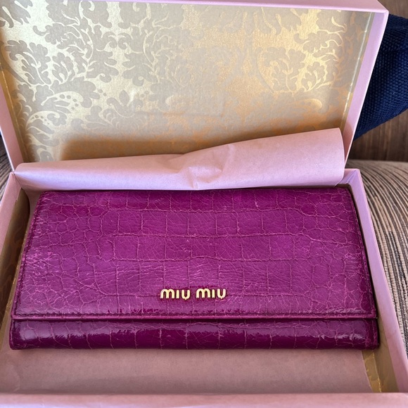 Miu Miu wallet with free chain 💓 - Picture 13 of 16